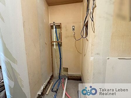 リフォーム工事中です。工事中の内見も承っております、ぜひお問い合わせくださいませ。(撮影日:2026年8月28日)