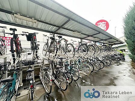 駐輪場は1台1台をきれいに止められる仕様なので、常にきれいさを保っています。