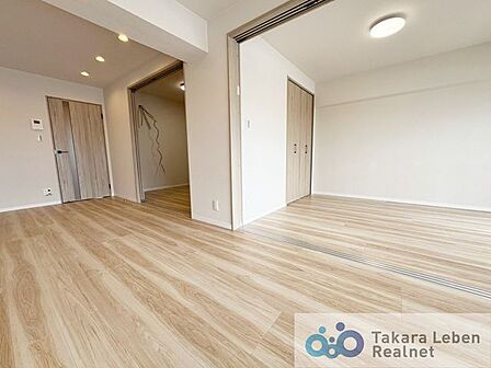 各居室では独立性を保ちながらも、リビングでは家族が一緒に寛げる空間に。お子様が成長した後も、大切な時間をお過ごしいただけますね。
