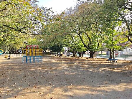 北朝霞公園 徒歩8分。 615m