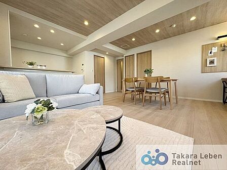 毎日のお食事やティータイム、読書やお昼寝など、なんでも受け入れてくれる自由で心地良いリビング。プライベートタイムの満足感を大きく高められる空間です。