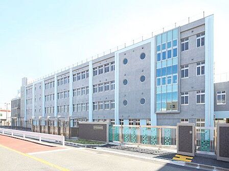 川口市立幸並中学校 徒歩21分。 1660m