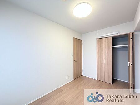 約5.0帖の洋室です。