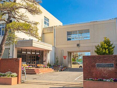 川口市立戸塚中学校 徒歩31分。 2200m
