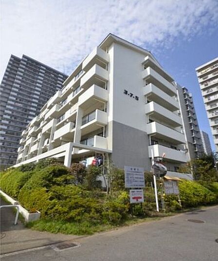 総戸数249戸のビックコミュニティ。徒歩圏内に買い物施設が揃う便利な住環境です。