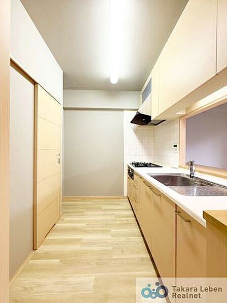 ご夫婦やご家族で並んでお料理ができるよう十分なスペースを確保しました。