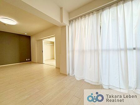 わが家にいる時間を、もっと自分らしく深めたくなる、居心地の良い空間です。ひとり静かに読書や趣味に没頭できそう。