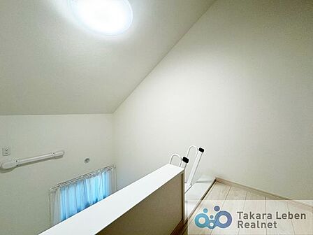 ロフト2.5帖。空間の広がりを演出し、限られたスペースを有効活用できます。