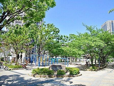芝川公園 徒歩8分。 610m