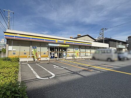 ミニストップ川口上青木店 徒歩6分。 450m