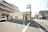 周辺：ファミリーマートスリーウェル新石川二丁目店 856m