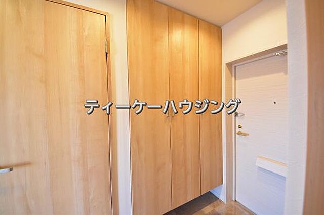 玄関 サーパス三郷 6階/-