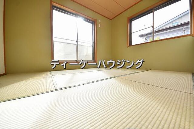 室内 草加市両新田西町