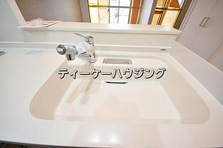家族と触れ合いを大切にできる対面キッチンです。浄水器付きです。
