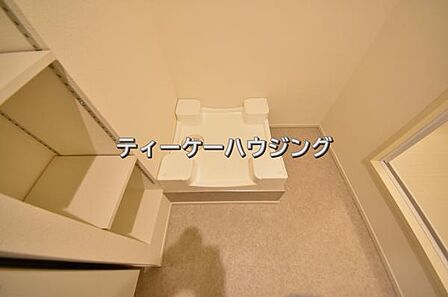 大容量の洗濯機にも対応できる洗濯機置き場を確保。