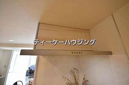お掃除しやすくいつまでも清潔にお使いいただける手元ライト付き換気扇