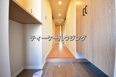 気持ちを整える場所でもある玄関。これなら、明るい気持ちで「いってきます」が言えそうですね。