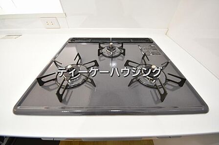 三つの調理が同時に出来てお料理時間を一気に短縮。三口ホーロートップコンロ