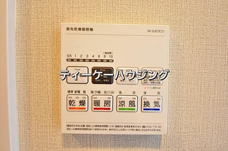 浴室暖房乾燥機がバスルーム内を換気して、カビの発生を抑えます。お洗濯物もよく乾きます。