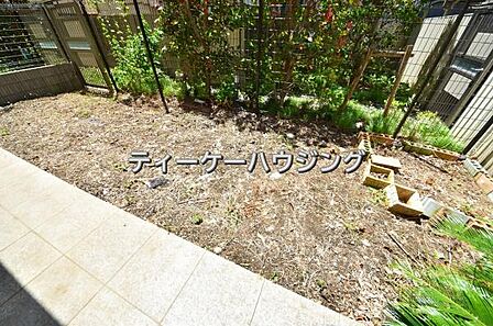 庭付きマンションは、一戸建て感覚の暮らしが味わえます。