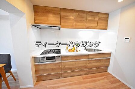 背面スペースも十分に確保された広いキッチンです。