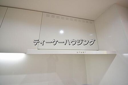 お掃除しやすくいつまでも清潔にお使いいただける手元ライト付き換気扇