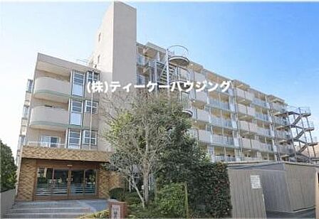 落ち着いた街にふさわしいゆとりある佇まいが、住む者に満足感と安心感を与えてくれる筈です。  