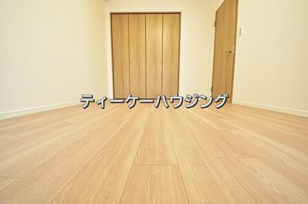南に面した洋室は採光、通風に優れた心地よい空間です。