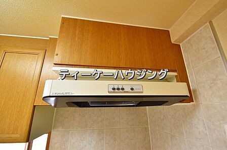 お掃除しやすくいつまでも清潔にお使いいただける手元ライト付き換気扇