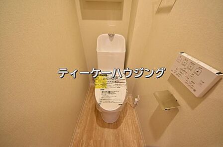 温水洗浄機能付き便座を標準装備。清潔で快適な空間を演出します。