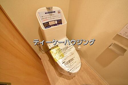 温水洗浄機能付き便座を標準装備。清潔で快適な空間を演出します。