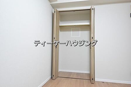 女性に嬉しい大容量のウォークインクローゼット。収納場所を気にせず、ママも安心してオシャレを楽しめます