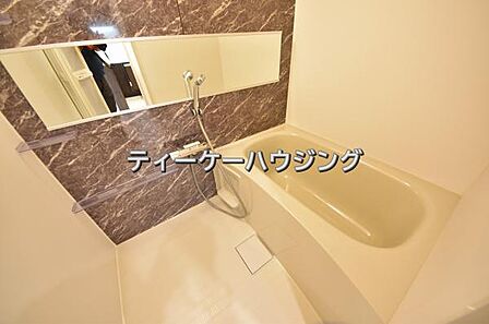 お子さんと一緒でもゆとりな広さです。快適・清潔な空間で心も体もオフになる時間を楽しんでみませんか。