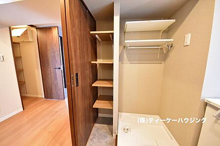 洗面所に収納があると助かりますよね。