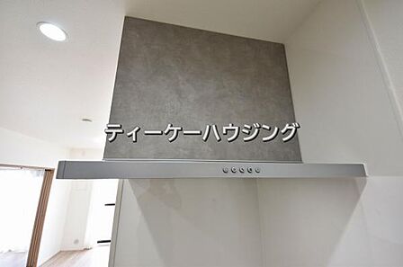お掃除しやすくいつまでも清潔にお使いいただける手元ライト付き換気扇