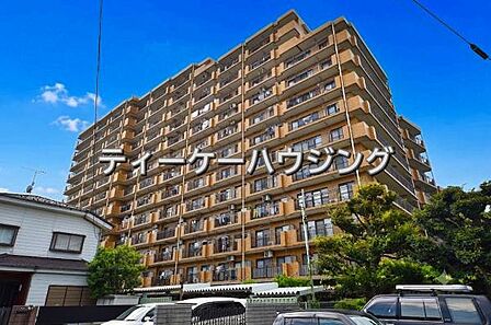 優雅な街にふさわしい堂々とした佇まいが、住む者に満足感と安心感を与えてくれます。