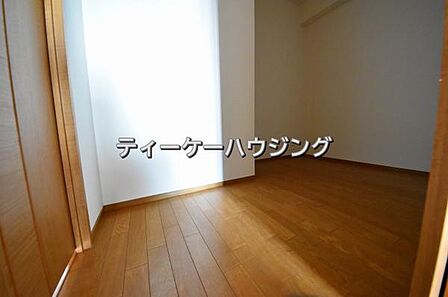 女性に嬉しい大容量のウォークインクローゼット。収納場所を気にせず、ママも安心してオシャレを楽しめます