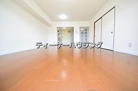 お家の中心となる大きな空間がご家族のコミュニケーションスペースになる筈です。 
