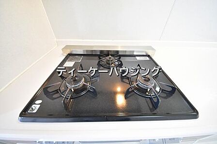 三つの調理が同時に出来てお料理時間を一気に短縮。三口ホーロートップコンロ