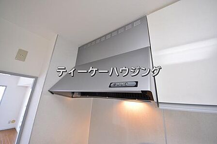 お掃除しやすくいつまでも清潔にお使いいただける手元ライト付き換気扇