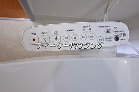 温水洗浄機能付き便座を標準装備。清潔で快適な空間を演出します。 
