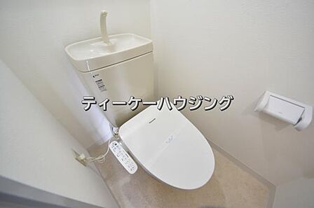 温水洗浄機能付き便座を標準装備。清潔で快適な空間を演出します。 