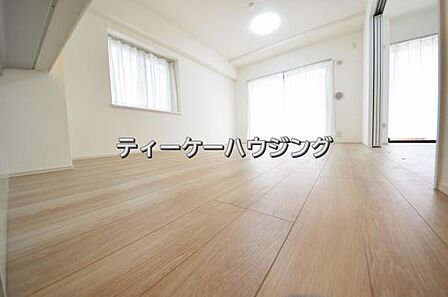 彩光をふんだんに取り入れた明るいリビングは”使いやすい形”にもこだわりました。