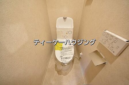 温水洗浄機能付き便座を標準装備。清潔で快適な空間を演出します。