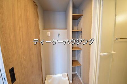 洗面所に収納があると助かりますよね。