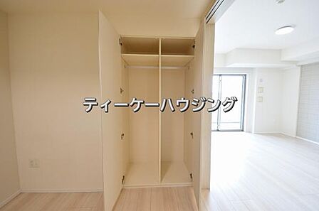 ゆとりある収納は、持ち物が多い方でもすっきりした生活を送れる筈です。