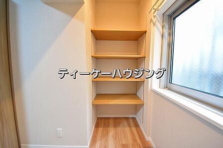 ここまでたくさん収納があれば、物が多い方でも安心ですね。