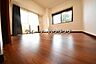 寝室：一日の中で多くの時間を過すお部屋だからこそ、心地いい造りにこだわりました。 