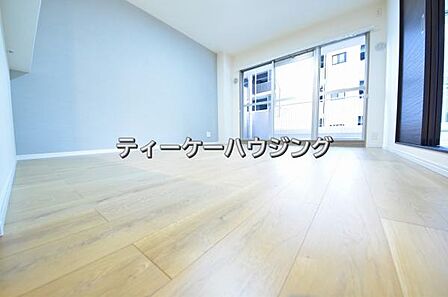 彩光をふんだんに取り入れた明るいリビングは”使いやすい形”にもこだわりました。