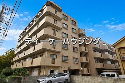 外観：落ち着いた街にふさわしいゆとりある佇まいが、住む者に満足感と安心感を与えてくれる筈です。